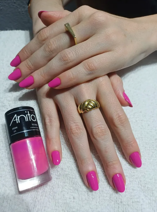 Manicure em rosa pink