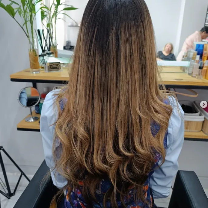 Castanho com luzes e ondas